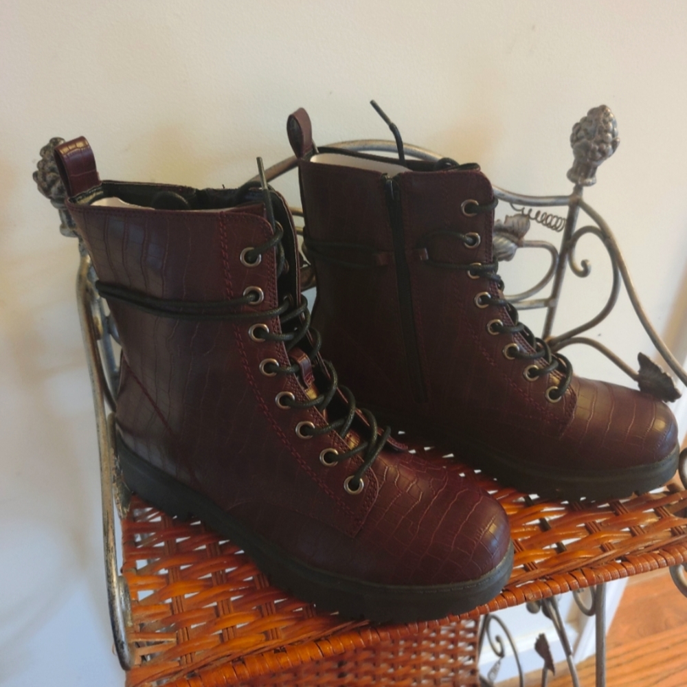 New above the ankle/ combat boots